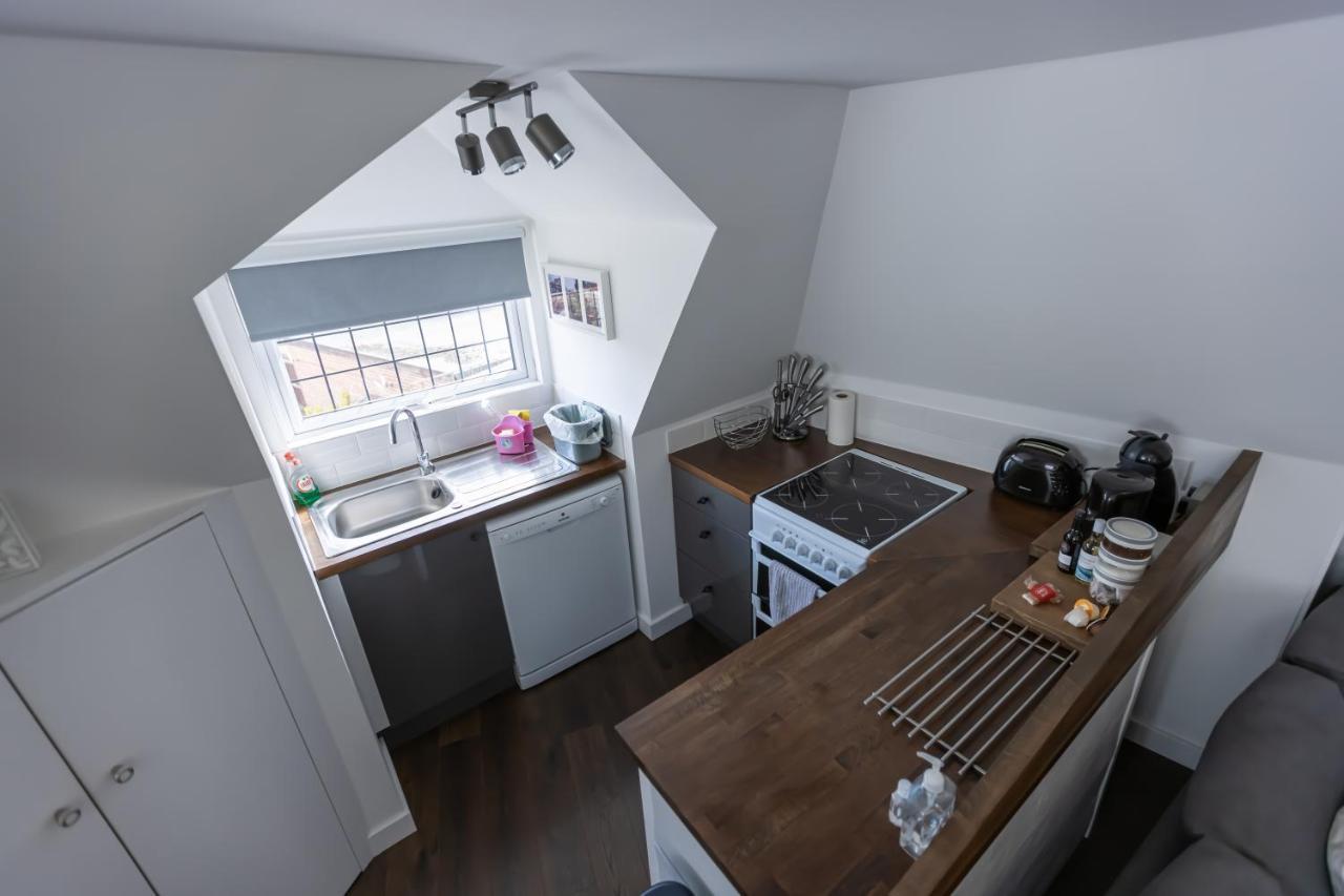 Beautiful Detached 1 Bedroom Apartment 엘섬 외부 사진