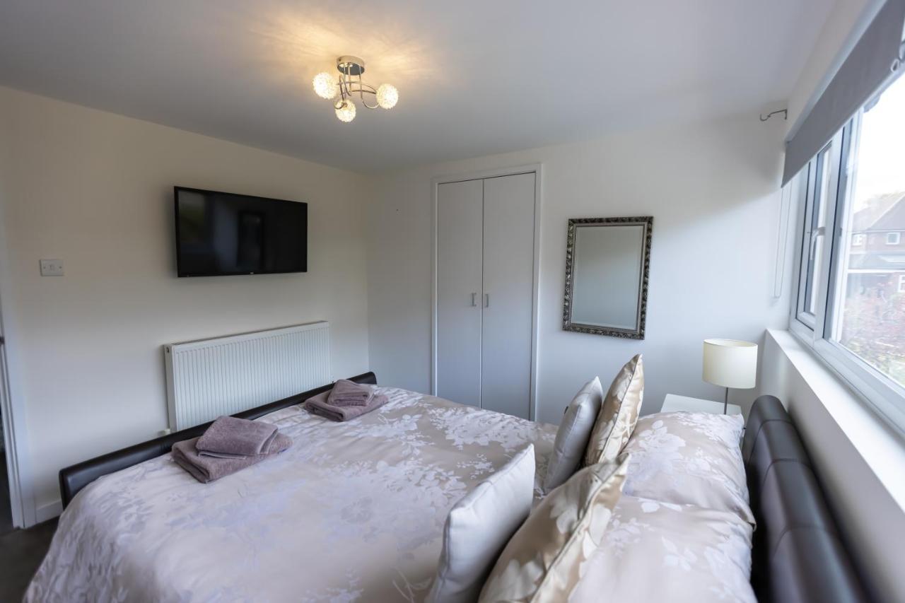 Beautiful Detached 1 Bedroom Apartment 엘섬 외부 사진