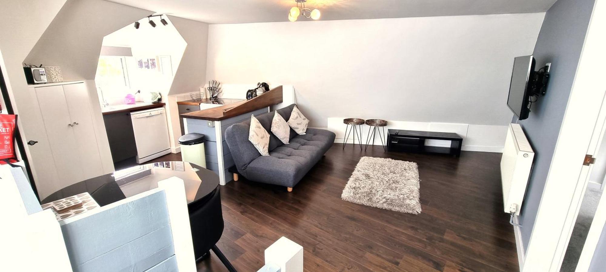 Beautiful Detached 1 Bedroom Apartment 엘섬 외부 사진